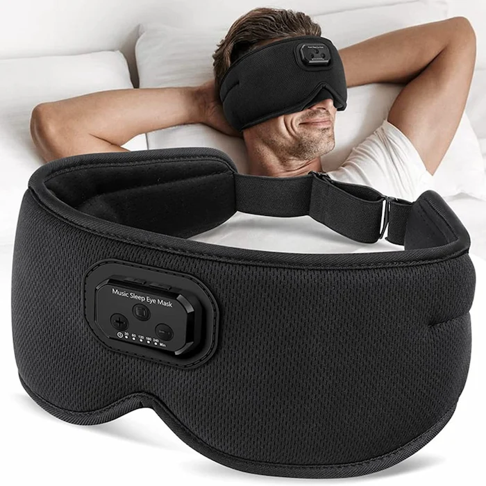 Homme portant le masque Somnia